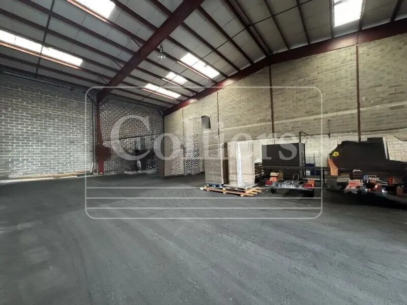 Light Industrial in Aubagne to rent Interior Photo- Image 1 of 7