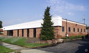 13087 E 11 Mile Rd, Warren, MI for sale Building Photo- Image 1 of 1