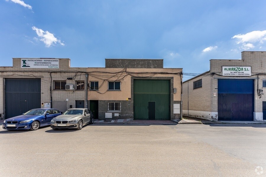 Industrial in Humanes de Madrid, Madrid to rent Primary Photo- Image 1 of 7