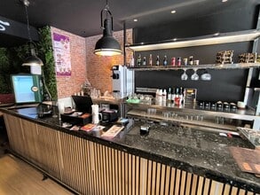 Retail in Barcelona, Barcelona to rent Interior Photo- Image 1 of 8