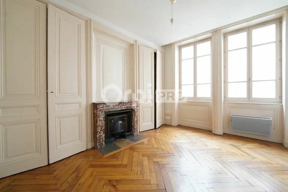 Office in Lyon for sale Interior Photo- Image 1 of 8