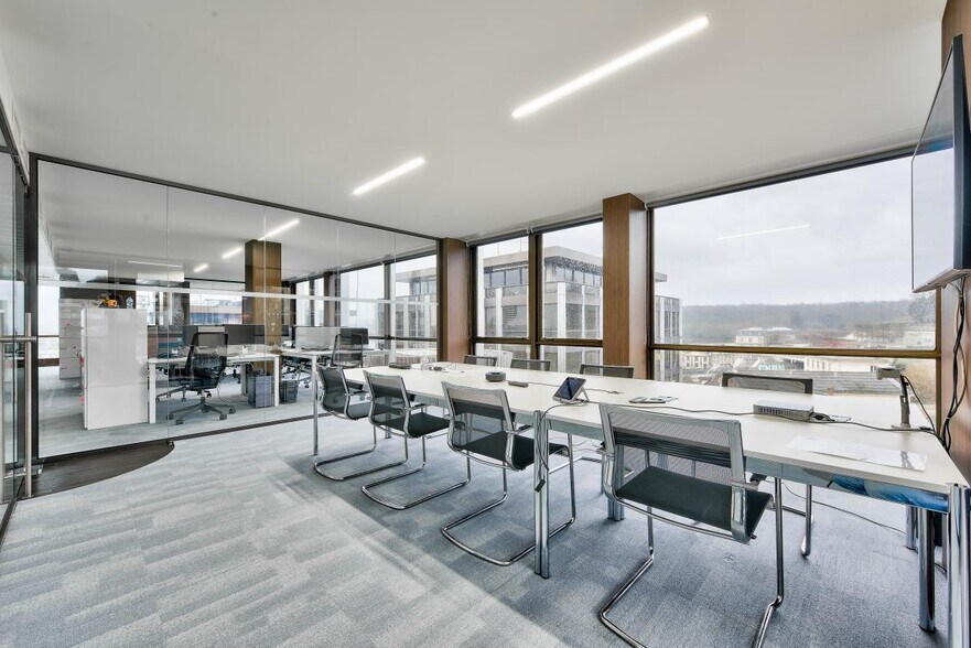 Office in Saint-Cloud to rent - Interior Photo - Image 1 of 7