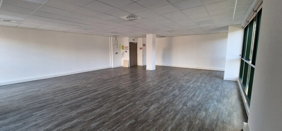 Office in La Ciotat to rent - Building Photo - Image 3 of 5