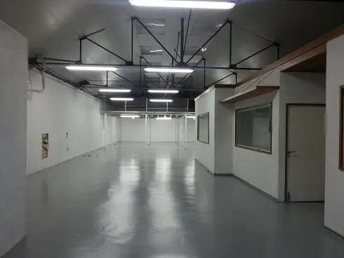 Location Entrepôt 390 m² - Photo 1