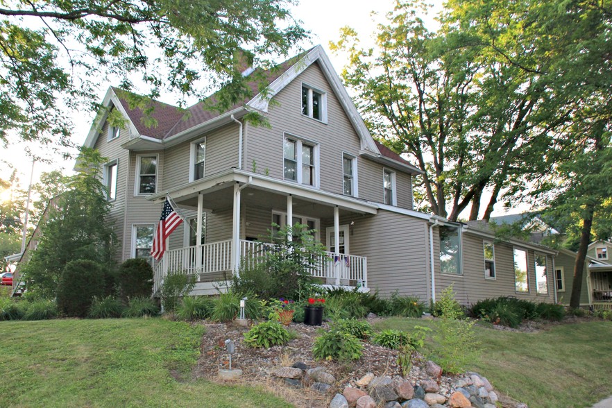 346 S Main St, West Bend, WI for sale - Primary Photo - Image 1 of 11