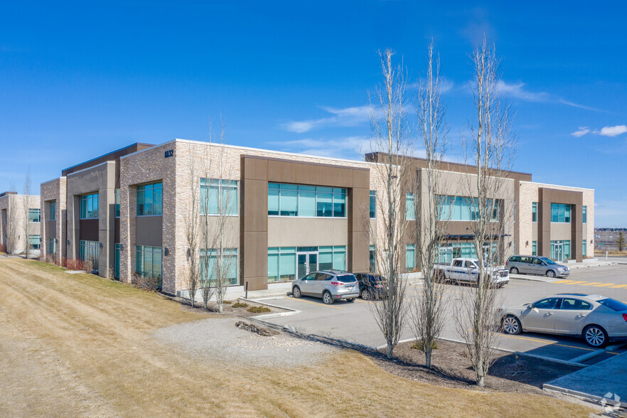 8832 Blackfoot Trl SE, Calgary, AB for rent - Building Photo - Image 3 of 9