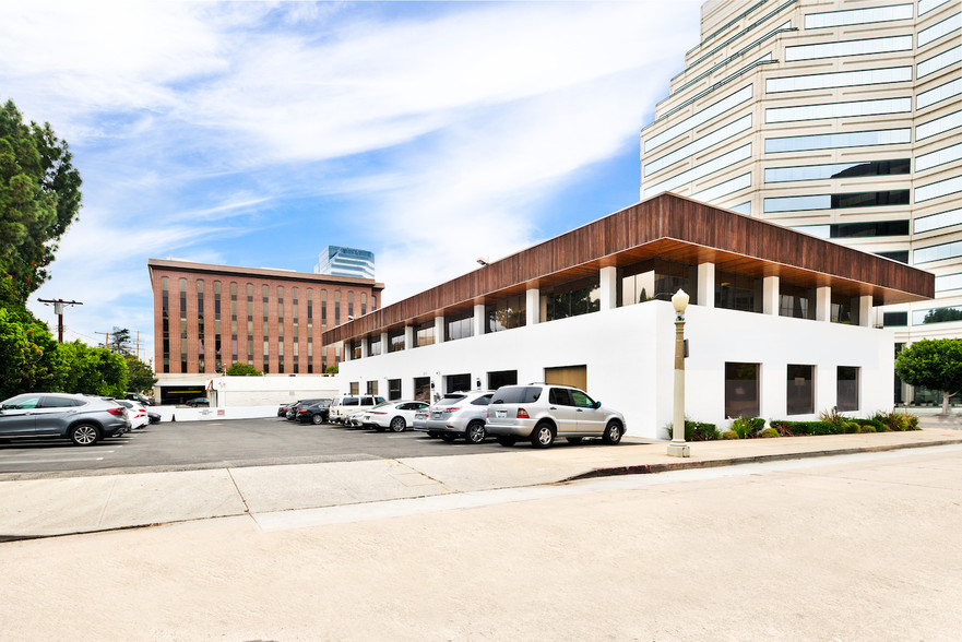 12381 Wilshire Blvd, Los Angeles, CA for rent - Building Photo - Image 2 of 6