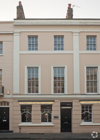 5 College Appr, London to rent - Building Photo - Image 1 of 2