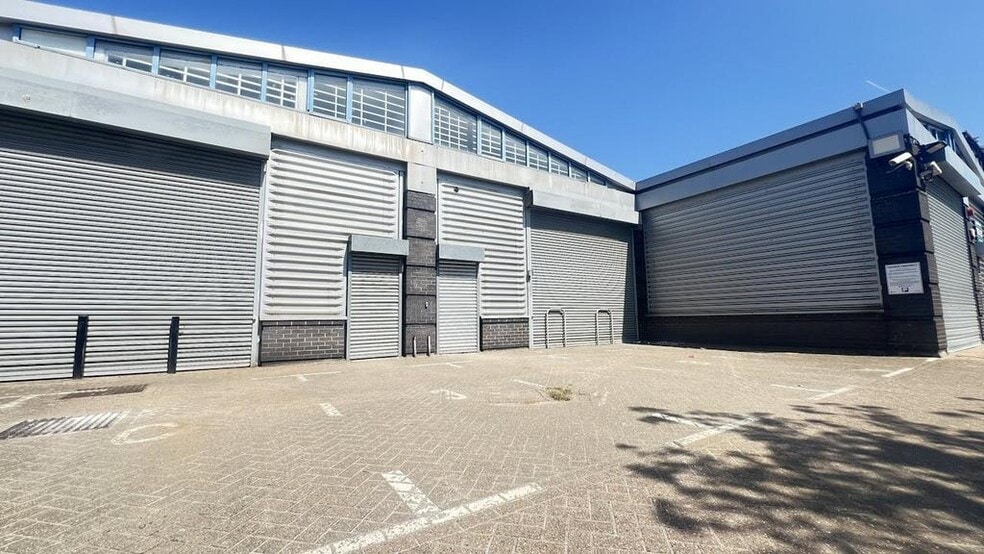 Scrubs Ln, London to rent - Building Photo - Image 2 of 20