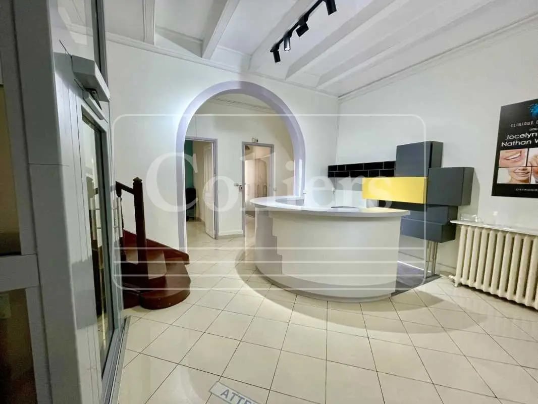 Office in Marseille to rent Interior Photo- Image 1 of 9