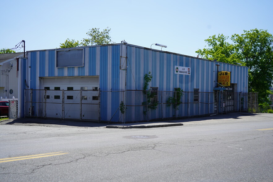 429 Riverside St, Lowell, MA for sale - Building Photo - Image 1 of 10