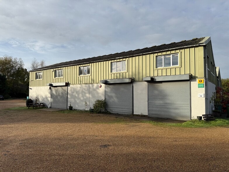 Mill Ln, Pulborough to rent - Building Photo - Image 1 of 13