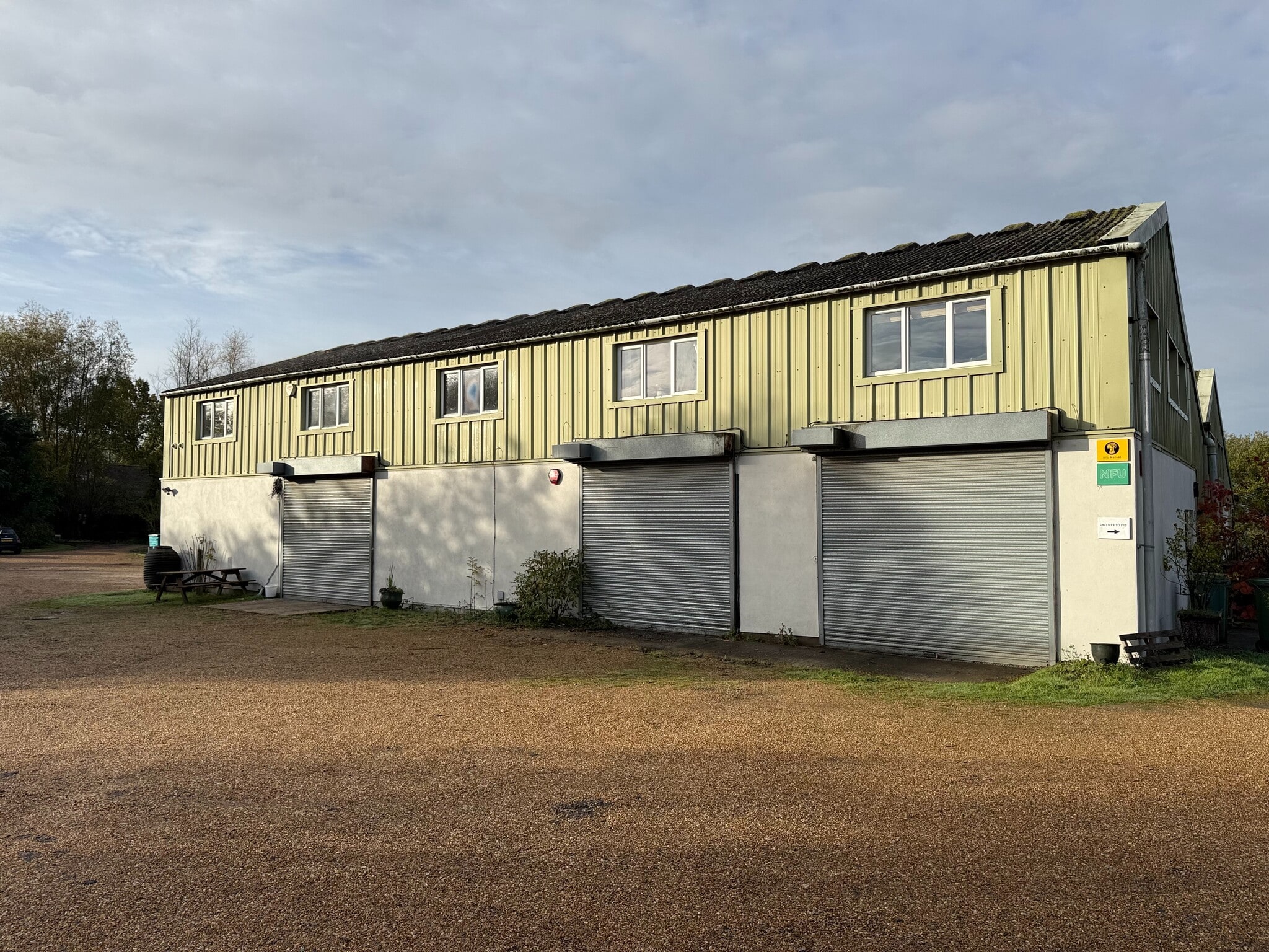 Mill Ln, Pulborough to rent Building Photo- Image 1 of 14