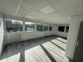 Light Industrial in Aulnay-sous-Bois to rent Interior Photo- Image 1 of 11