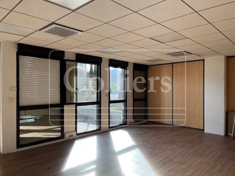 Office in Marseille to rent - Interior Photo - Image 2 of 5