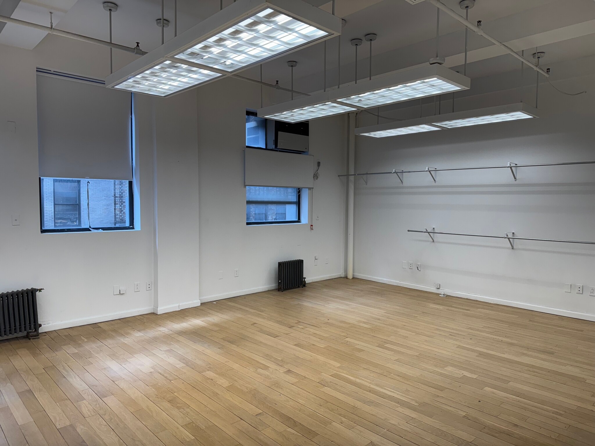 241 W 37th St, New York, NY to rent Interior Photo- Image 1 of 5