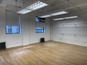241 W 37th St, New York, NY to rent Interior Photo- Image 1 of 5