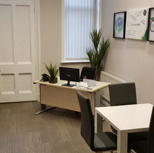 Dunham Rd, Altrincham to rent Interior Photo- Image 1 of 3