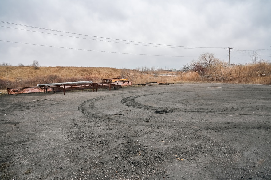 1281 Thorold Stone Rd., Thorold, ON to rent - Building Photo - Image 3 of 5