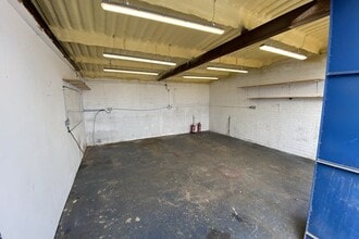 Woodlands Av, Poole to rent Interior Photo- Image 1 of 1