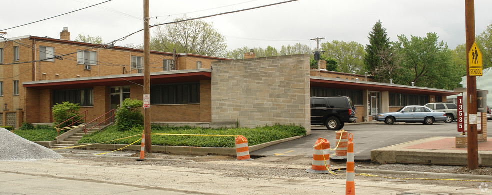 13535 Detroit Ave, Lakewood, OH for rent - Building Photo - Image 3 of 4