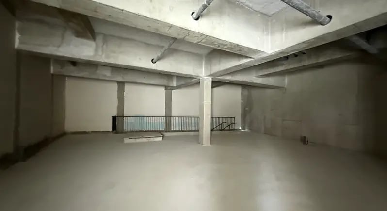 Retail in Noisy-le-Grand to rent Interior Photo- Image 1 of 4