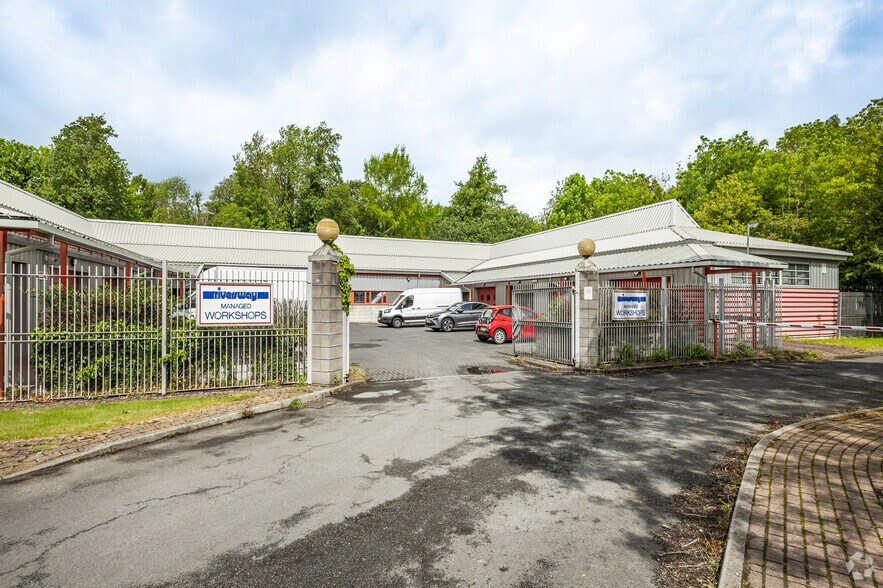 Leeward Rd, Preston to rent - Primary Photo - Image 1 of 5