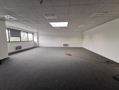 Rue Du Parc Des Vergers, Tigery to rent - Building Photo - Image 3 of 9