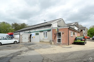 Passfield Rd, Liphook for rent Primary Photo- Image 1 of 4