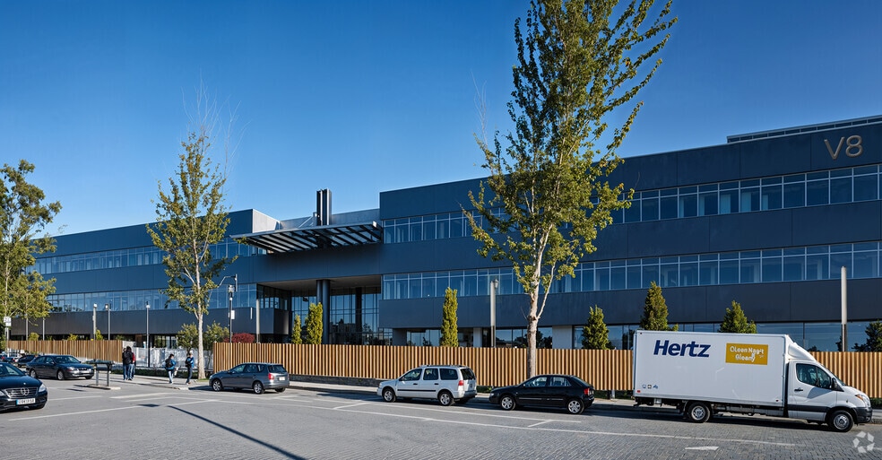 Calle Valgrande, 8, Alcobendas, Madrid to rent - Building Photo - Image 3 of 34