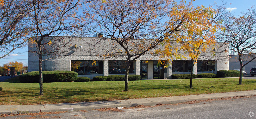 75-77 Air Park Dr, Ronkonkoma, NY for sale - Primary Photo - Image 1 of 1