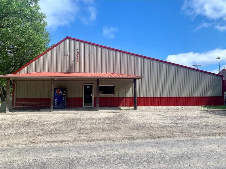 303 Lowe St, Alta Vista, KS for sale - Primary Photo - Image 1 of 1