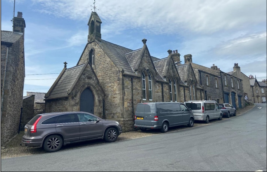 4 Chapel St, Clitheroe to rent - Primary Photo - Image 1 of 1