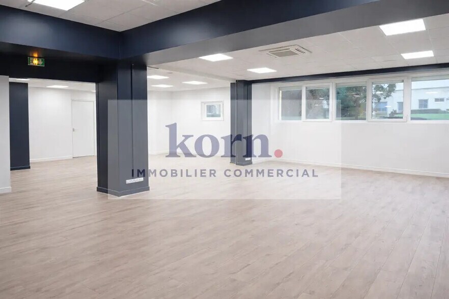 Office in Le Kremlin-Bicêtre to rent - Interior Photo - Image 2 of 9