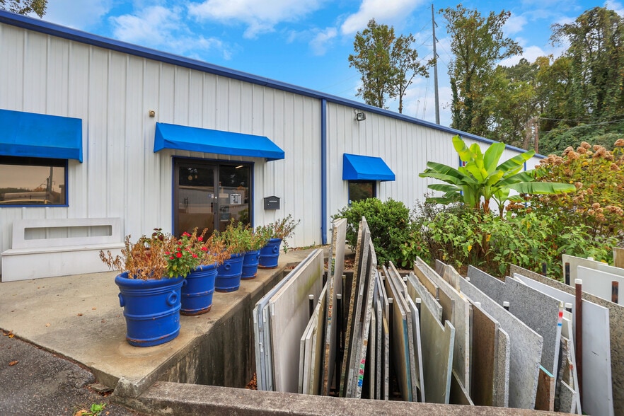 1385 English St NW, Atlanta, GA for sale - Building Photo - Image 3 of 31