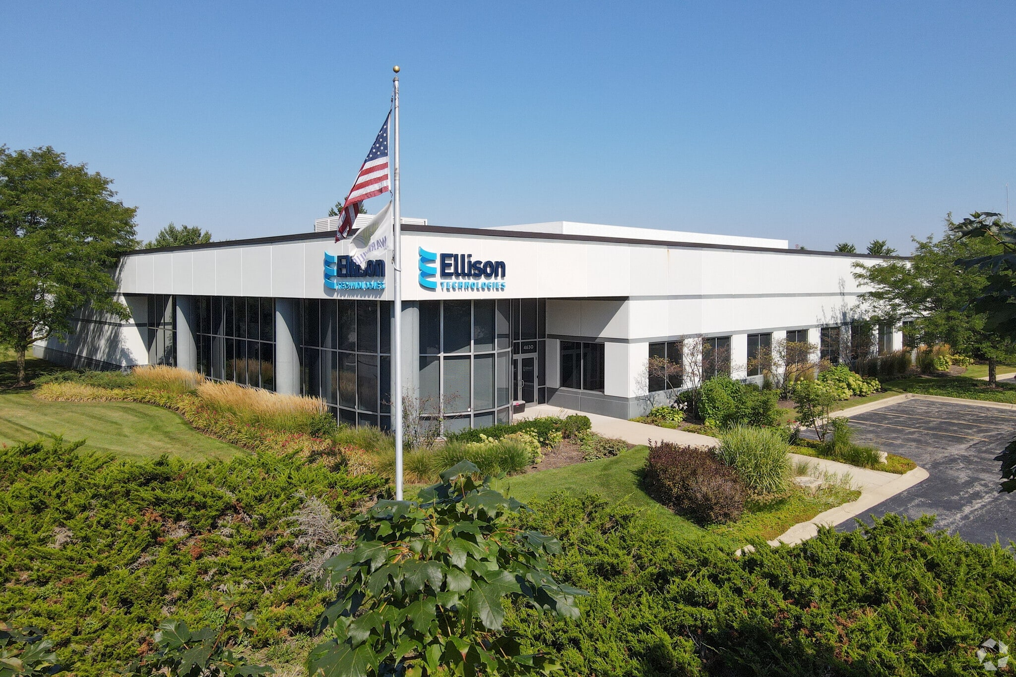 4630 Weaver Pky, Warrenville, IL to rent Primary Photo- Image 1 of 10