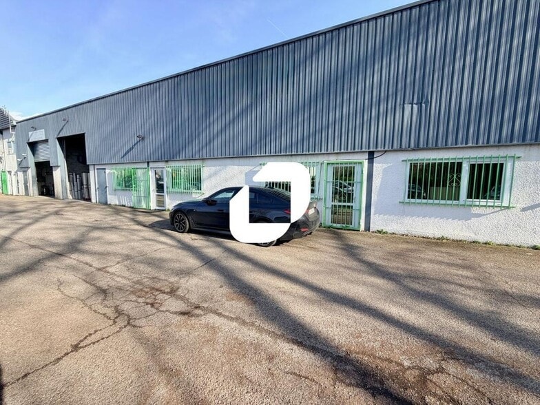 Impasse Louis Saillant, Vaulx-en-Velin to rent - Building Photo - Image 3 of 6