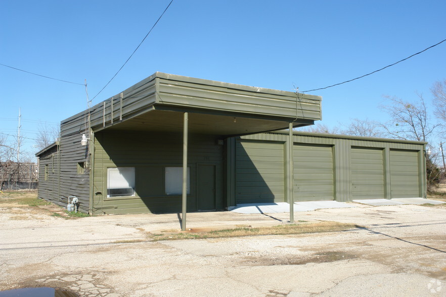 623 and 701 E Dallas Rd portfolio of 2 properties for sale on LoopNet.co.uk - Primary Photo - Image 2 of 2