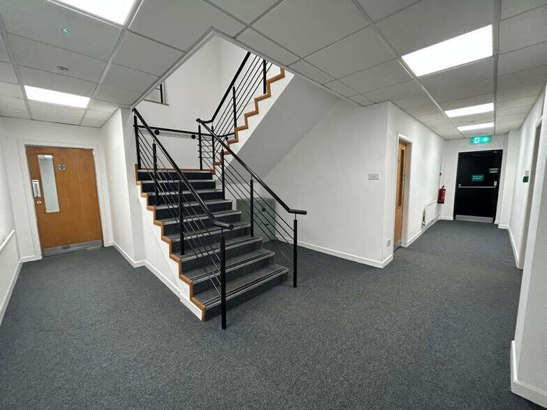 96 Beechill Rd, Belfast to rent - Building Photo - Image 3 of 5