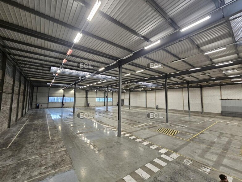 Industrial in Alfortville to rent - Interior Photo - Image 2 of 10
