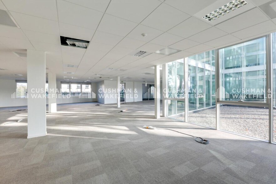 304 Route Nationale Six, Limonest to rent - Building Photo - Image 2 of 19