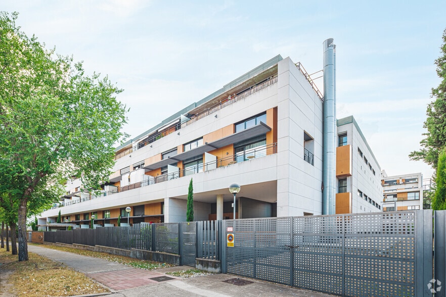 Avenida de la Industria, Tres Cantos, Madrid for sale - Building Photo - Image 3 of 5