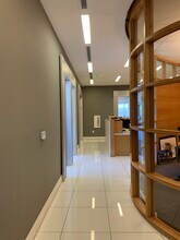 8665 Wilshire Blvd, Beverly Hills, CA to rent Interior Photo- Image 1 of 2