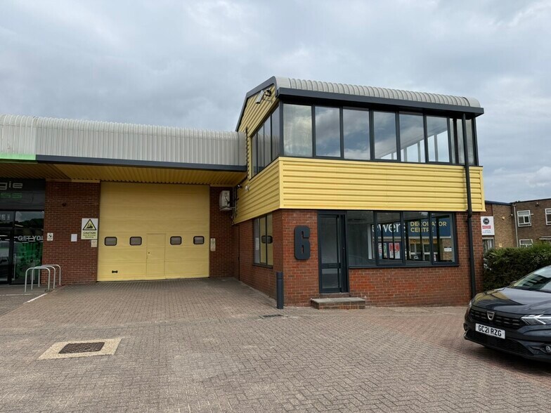 North Farm Rd, Tunbridge Wells to rent - Building Photo - Image 2 of 17