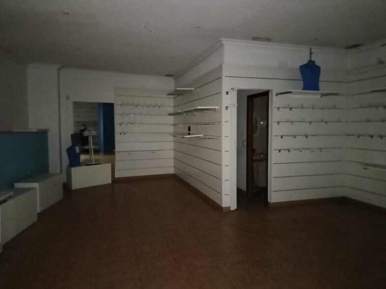 Retail in Cáceres, Cáceres to rent - Building Photo - Image 2 of 6