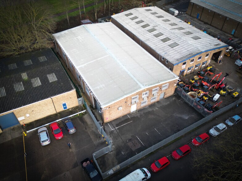 16 Dane Rd, Milton Keynes for sale - Building Photo - Image 1 of 1