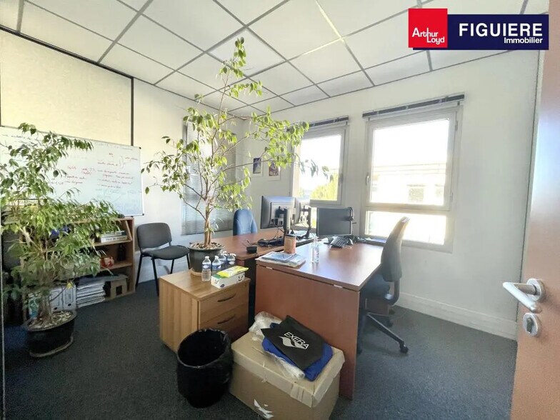 Office in Aix-en-Provence to rent - Interior Photo - Image 3 of 12