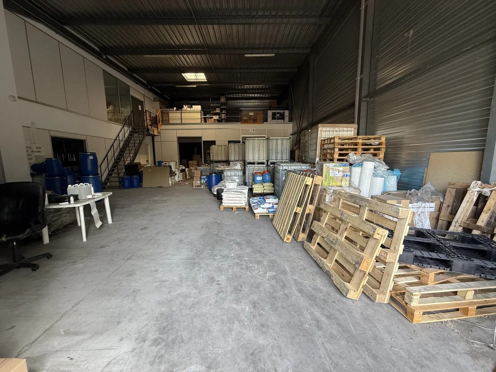 Light Industrial in Marseille to rent Interior Photo- Image 1 of 5