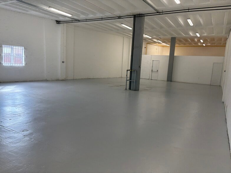 42 Bone Ln, Newbury to rent - Building Photo - Image 2 of 10