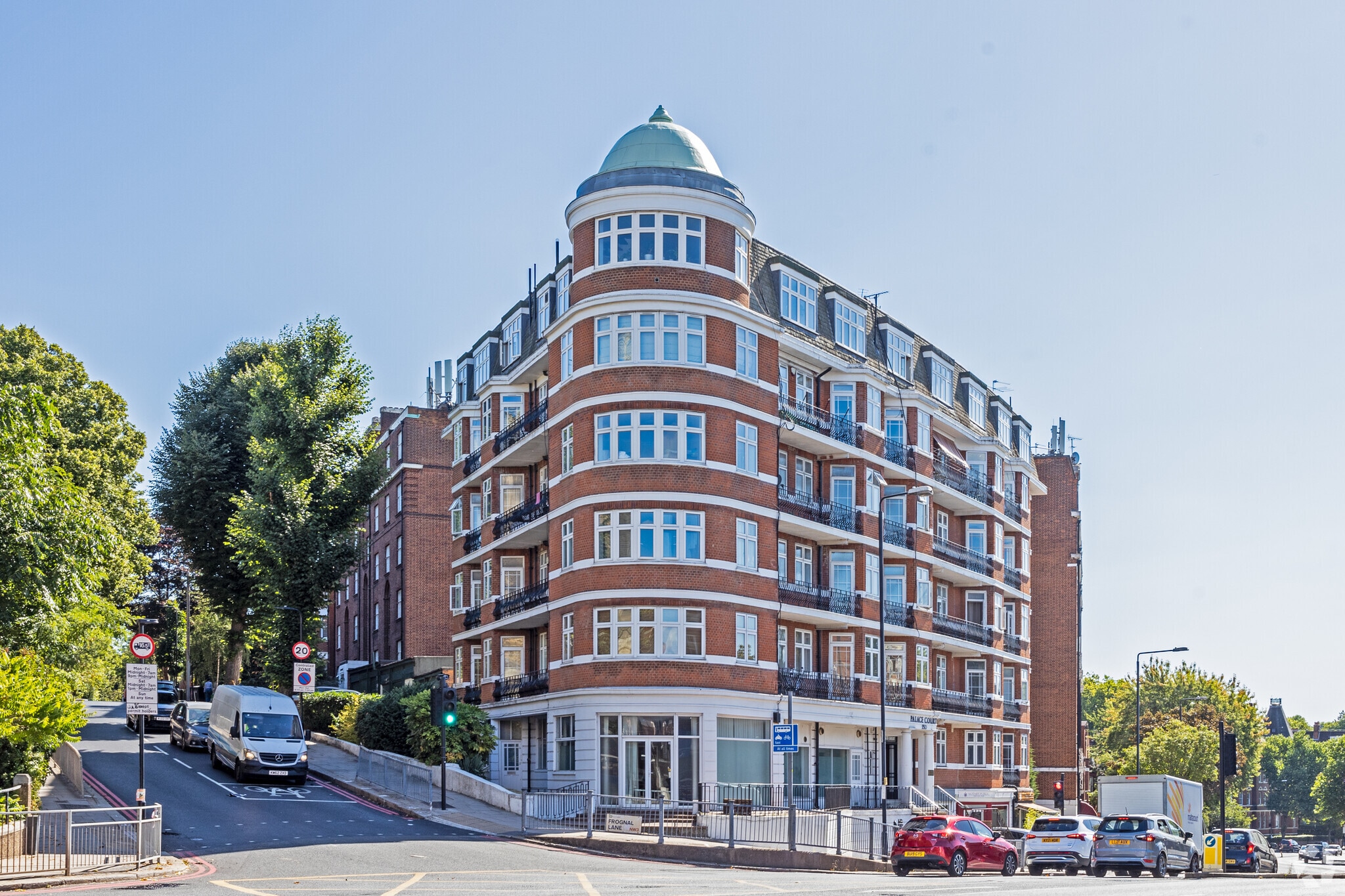 250 Finchley Rd, London to rent Primary Photo- Image 1 of 4